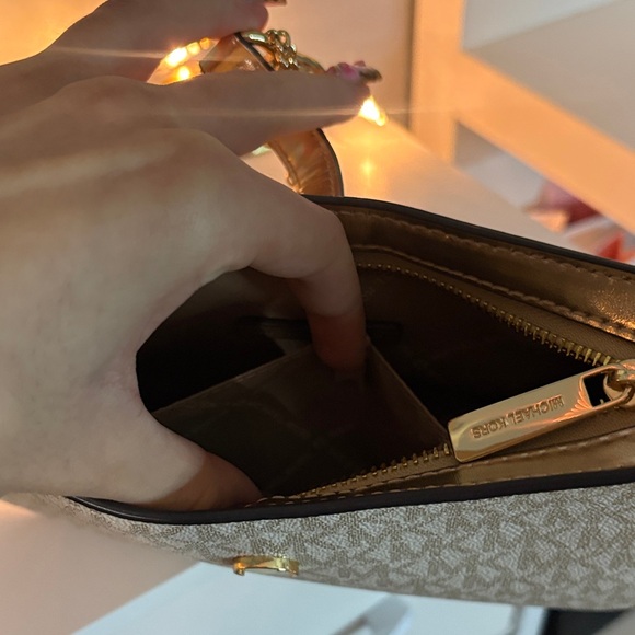 Michael Kors Beige and Gold Shoulder Bag - Picture 4 of 5